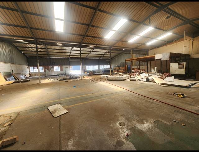 5,500M² WAREHOUSE FOR SALE IN WADEVILLE
